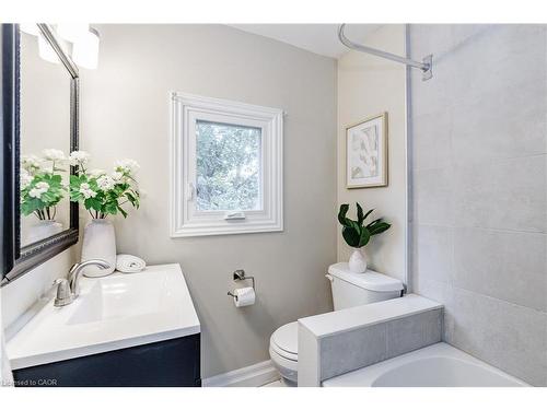 20 Burlington Street E, Hamilton, ON - Indoor Photo Showing Bathroom