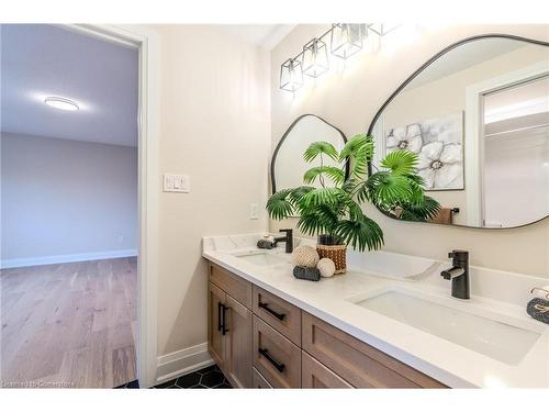 7 Bartlett Avenue, Grimsby, ON - Indoor Photo Showing Bathroom