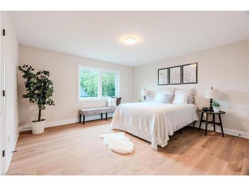7 Bartlett Avenue, Grimsby, ON - Indoor Photo Showing Bedroom