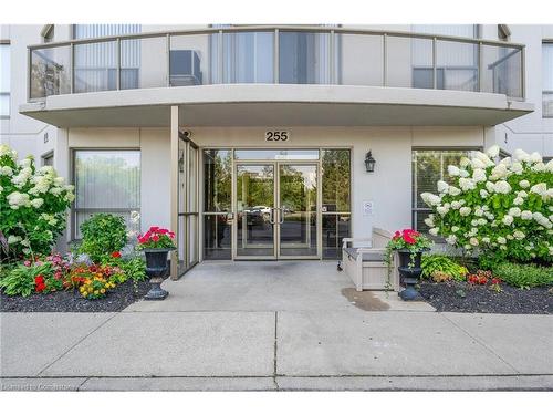 1404-255 Keats Way, Waterloo, ON - Outdoor