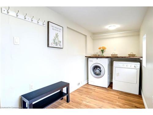 95 Case Street, Hamilton, ON - Indoor Photo Showing Laundry Room