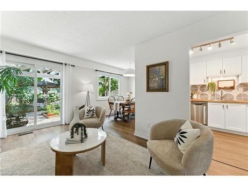68 Westmount Mews, Cambridge, ON - Indoor Photo Showing Living Room