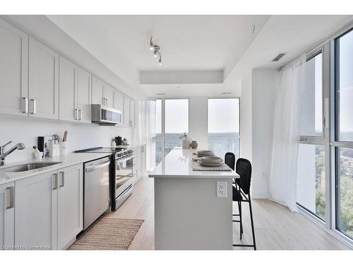 1207-1063 Douglas Mccurdy Common, Mississauga, ON - Indoor Photo Showing Kitchen With Upgraded Kitchen