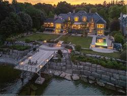 2054 Lakeshore Road E Oakville, ON L6J 1M3