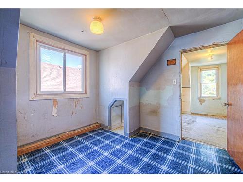 20 Beatty Avenue, Hamilton, ON - Indoor Photo Showing Other Room
