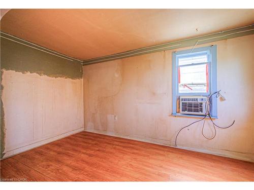 20 Beatty Avenue, Hamilton, ON - Indoor Photo Showing Other Room