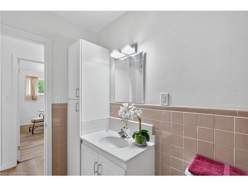 2041 Third Street Louth, St. Catharines, ON - Indoor Photo Showing Bathroom