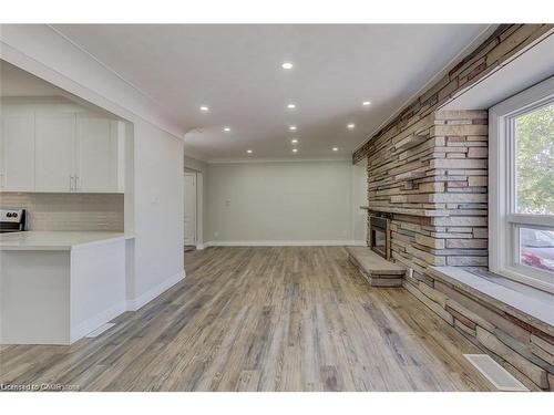 1459 Main Street E, Hamilton, ON - Indoor Photo Showing Other Room