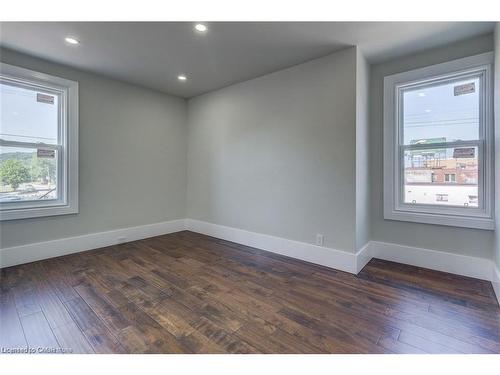 1459 Main Street E, Hamilton, ON - Indoor Photo Showing Other Room