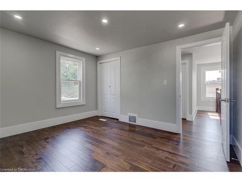 1459 Main Street E, Hamilton, ON - Indoor Photo Showing Other Room