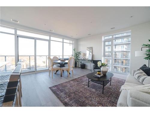 1701-15 Glebe Street, Cambridge, ON - Indoor Photo Showing Living Room