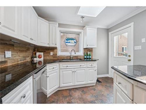 114 Delavan Drive, Cambridge, ON - Indoor Photo Showing Kitchen With Upgraded Kitchen