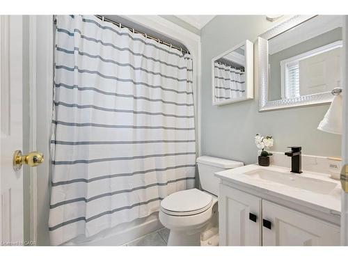 114 Delavan Drive, Cambridge, ON - Indoor Photo Showing Bathroom