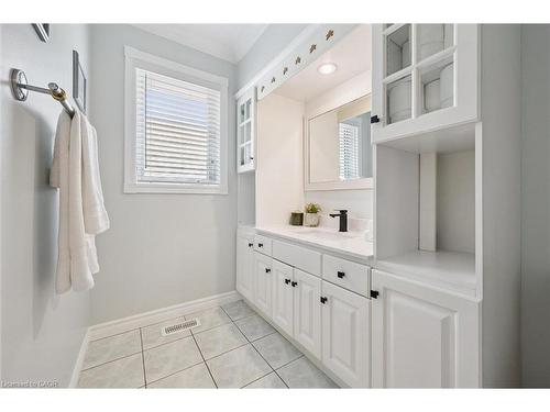 114 Delavan Drive, Cambridge, ON - Indoor Photo Showing Bathroom