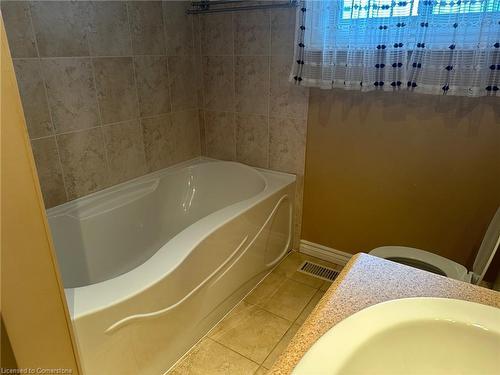 1588 Hobbs Crescent, Mississauga, ON - Indoor Photo Showing Bathroom