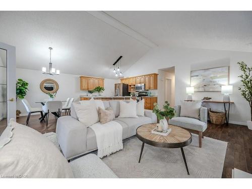 185 Wesley Crescent, Waterloo, ON - Indoor Photo Showing Living Room