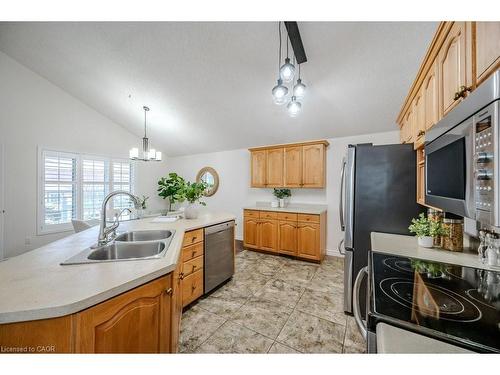 185 Wesley Crescent, Waterloo, ON - Indoor Photo Showing Kitchen With Double Sink