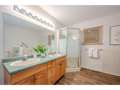 185 Wesley Crescent, Waterloo, ON - Indoor Photo Showing Bathroom