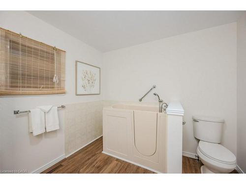 185 Wesley Crescent, Waterloo, ON - Indoor Photo Showing Bathroom