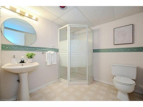 185 Wesley Crescent, Waterloo, ON - Indoor Photo Showing Bathroom