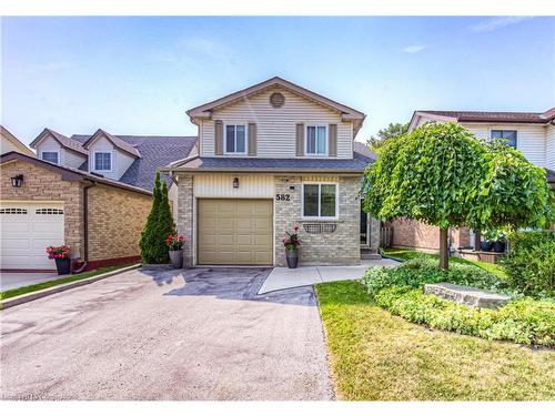 582 Drummerhill Crescent  Waterloo, ON N2T 1G4