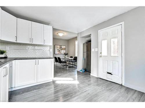 381 Herkimer Street, Hamilton, ON - Indoor Photo Showing Kitchen