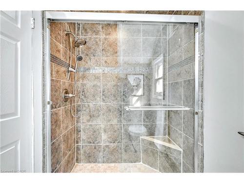 381 Herkimer Street, Hamilton, ON - Indoor Photo Showing Bathroom