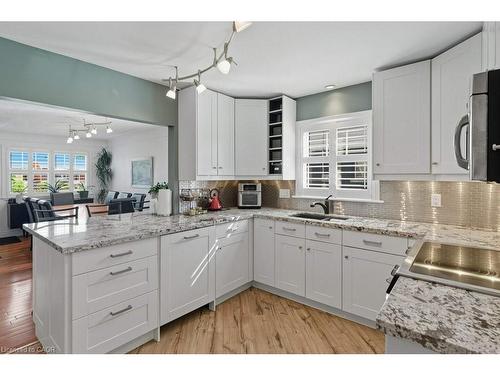 478 East 37Th Street, Hamilton, ON - Indoor Photo Showing Kitchen With Upgraded Kitchen