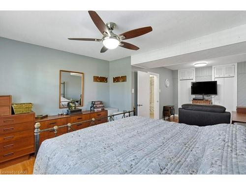 478 East 37Th Street, Hamilton, ON - Indoor Photo Showing Bedroom