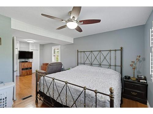 478 East 37Th Street, Hamilton, ON - Indoor Photo Showing Bedroom