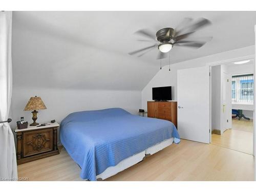 478 East 37Th Street, Hamilton, ON - Indoor Photo Showing Bedroom
