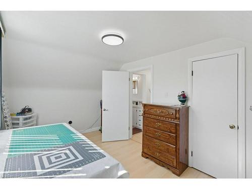 478 East 37Th Street, Hamilton, ON - Indoor Photo Showing Bedroom