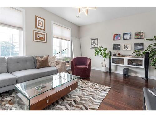 26-1401 Plains Road E, Burlington, ON - Indoor Photo Showing Living Room