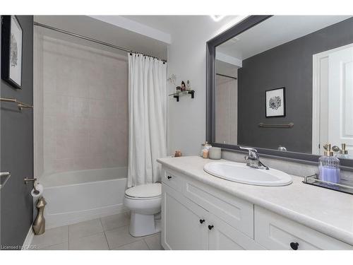 26-1401 Plains Road E, Burlington, ON - Indoor Photo Showing Bathroom