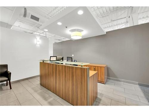 423-424-1100 South Service Road, Stoney Creek, ON 