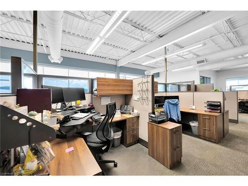 423-424-1100 South Service Road, Stoney Creek, ON 