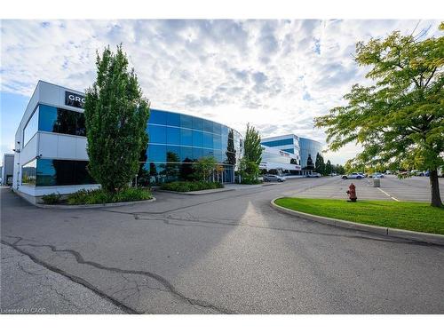 423-424-1100 South Service Road, Stoney Creek, ON 