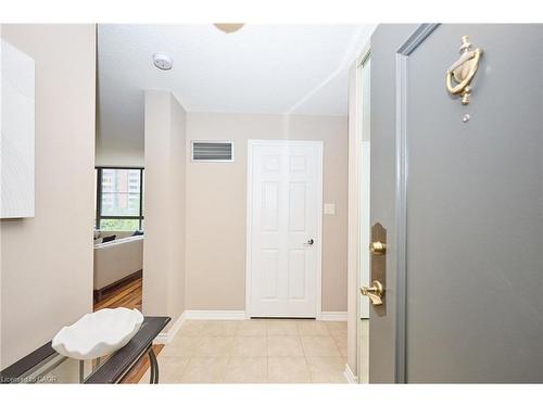 504-1240 Marlborough Court, Oakville, ON - Indoor