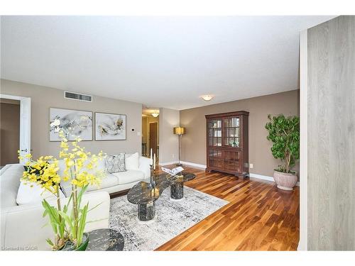 504-1240 Marlborough Court, Oakville, ON - Indoor Photo Showing Living Room