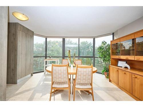 504-1240 Marlborough Court, Oakville, ON - Indoor Photo Showing Dining Room