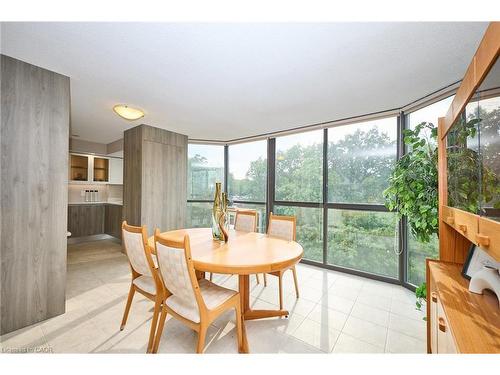 504-1240 Marlborough Court, Oakville, ON - Indoor Photo Showing Dining Room