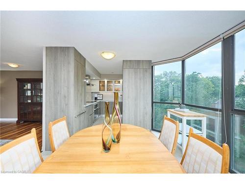 504-1240 Marlborough Court, Oakville, ON - Indoor Photo Showing Dining Room