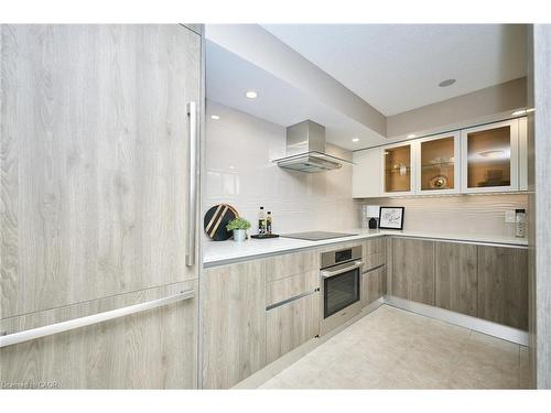504-1240 Marlborough Court, Oakville, ON - Indoor Photo Showing Kitchen