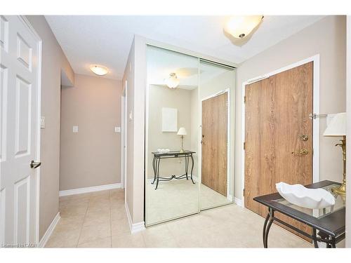 504-1240 Marlborough Court, Oakville, ON - Indoor Photo Showing Other Room