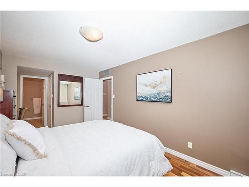 504-1240 Marlborough Court, Oakville, ON - Indoor Photo Showing Bedroom