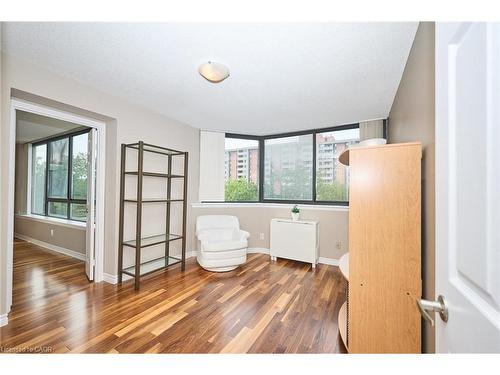 504-1240 Marlborough Court, Oakville, ON - Indoor