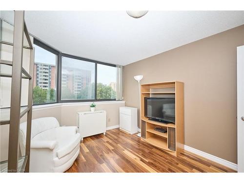 504-1240 Marlborough Court, Oakville, ON - Indoor