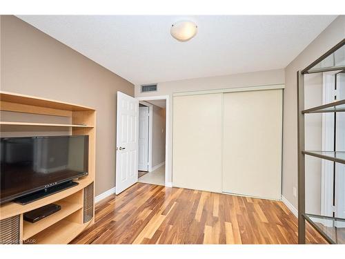 504-1240 Marlborough Court, Oakville, ON - Indoor