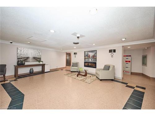 504-1240 Marlborough Court, Oakville, ON - Indoor