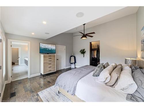 535 Locust Street, Burlington, ON - Indoor Photo Showing Bedroom